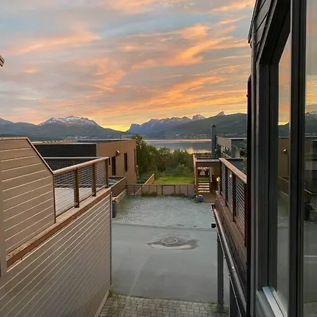 Nydelig Rekkehus Med En Av Byens Beste Utsikter! Tromso