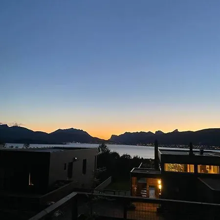 Nydelig Rekkehus Med En Av Byens Beste Utsikter! Apartment