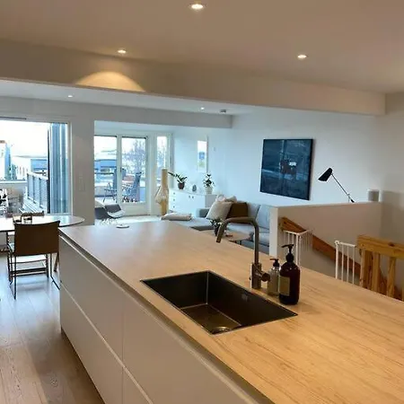 Nydelig Med En Av Byens Utsikter! Lejlighed *